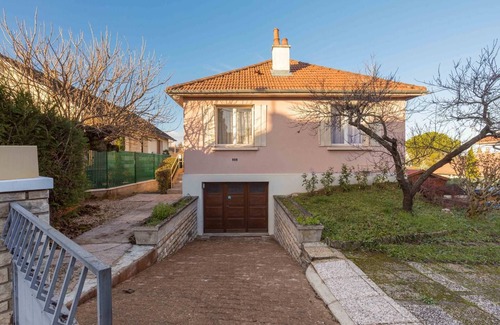 Bourroches House | Sweet villa burgundy- Maison de ville avec jardin -SR Loc