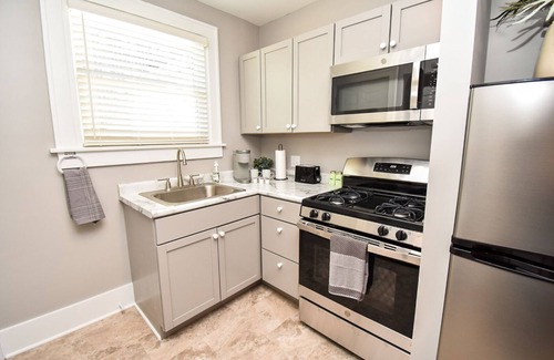 Peoria Heights House | SweetiePie Studio in the Heights-Steps from Everything!