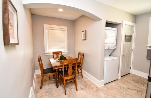 Peoria Heights House | SweetiePie Studio in the Heights-Steps from Everything!