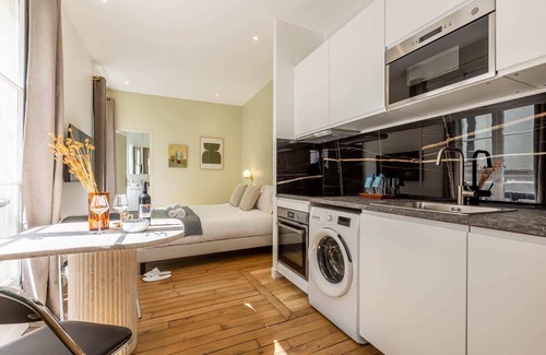 Quartier de la Place-Vendome Apartment | Sweett | Madeleine IV