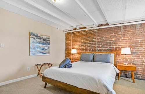 Shelby Park House | Swepson Guesthouse KING Sleep42 15BR 10BA 22Beds
