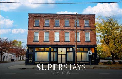 Shelby Park House | Swepson Guesthouse KING Sleep42 15BR 10BA 22Beds