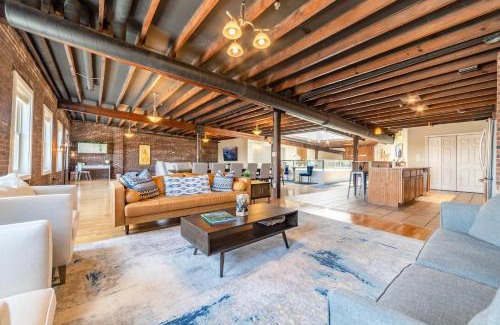 Shelby Park House | Swepson Guesthouse KING Sleep42 15BR 10BA 22Beds