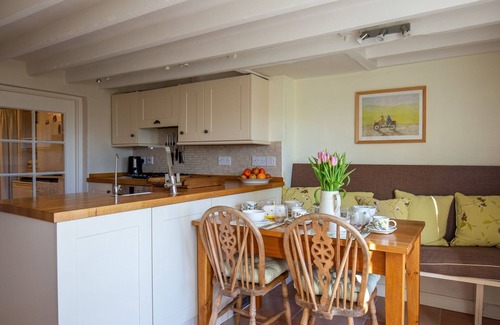 Blockley Cottage | Swift Cottage, Blockley - sleeps 4 guests in 2 bedrooms