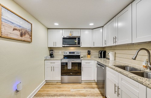Marthas Vineyard House | Swim, Fish & Relax: Port Richey Gem w/Yard!