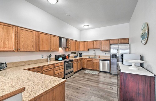 Ocean Shores Condo | Swim, Hike & Fish: Canalfront Gem in Ocean Shores