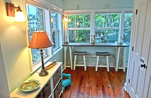 Weeki Wachee Gardens House | Swim Mat, Kayaks, Fire Pit! PET FRIENDLY - Sunfish Cove - Weeki Wachee River