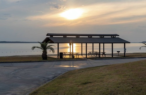 Onalaska RV Rental | Swims and Sunsets, Glamiping at Lake Livingston