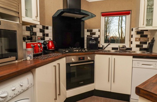 Ripley Cottage | SWINSTY LODGE, pet friendly, with a garden in Darley