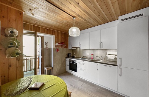 Salvan Apartment | Swiss Alpine Retreat & View near Martigny