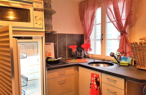 Hochschulen Apartment | swiss Chalet style studio - top located