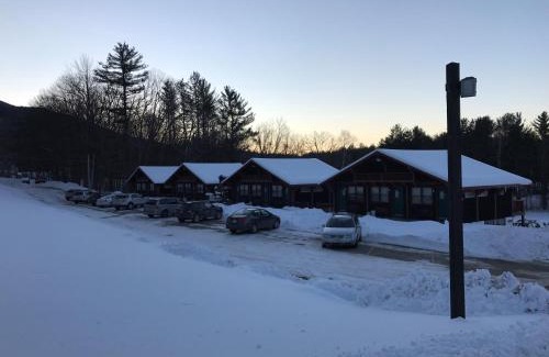 Intervale Hotel | Swiss Chalets Village Inn