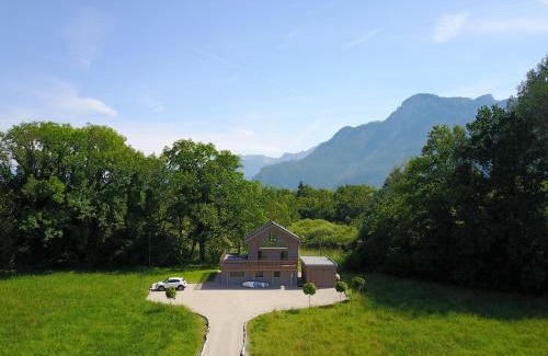 Noville House | Swiss Lake Lodge