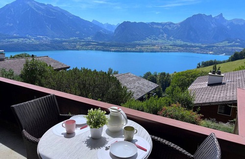 Goldiwil Apartment | SwissHut Stunning Views Alps & Lake - Apart. Ringold Down