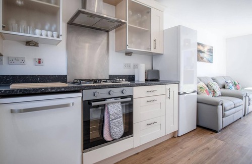 Llanelli House | Swn Y Mor - 4 Bedroom Holiday Home - Llanelli