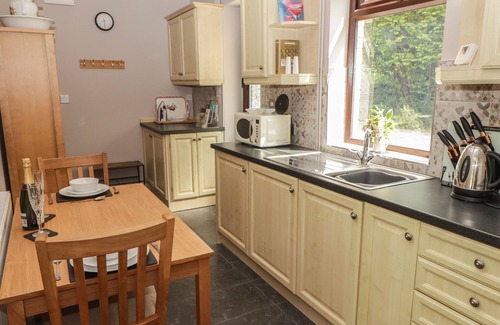 Bridgend Cottage | SWN Y NANT, romantic, character holiday cottage in Tondu