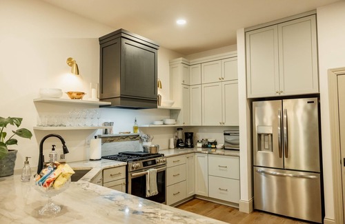 Downtown Columbus House | Sycamore I *3 EnSuites *Games *Free Parking *OSU 1/2mi