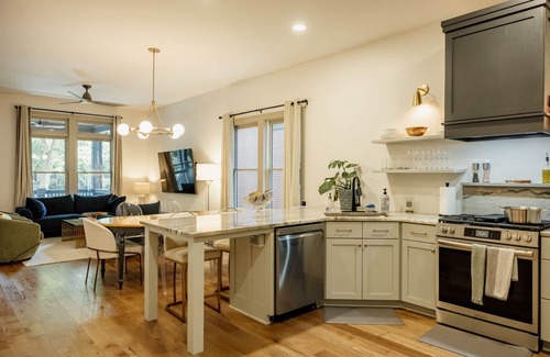 Downtown Columbus House | Sycamore I *3 EnSuites *Games *Free Parking *OSU 1/2mi