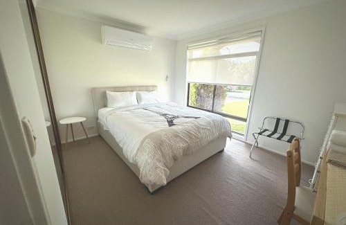Kingswood Villa | Sydney Blue Mountain Haven 4BR