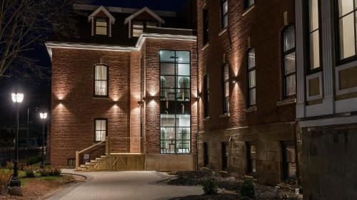 Queens Square Hotel | Sydney Boutique Inn & Suites