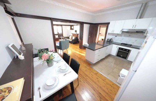 Concord House | Sydney concord 6 Bedroom 4 bathroom house