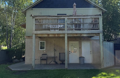 Sylvan Lake Cottage | Sylvan Lake - 2 Bedroom Walk-Out Suite - sleeps 4