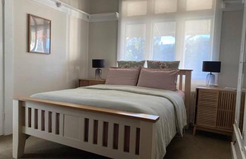 Invermay Apartment | Sylvester’s on Lamont. Arty in Invermay.