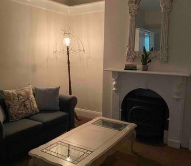 Invermay Apartment | Sylvester’s on Lamont. Arty in Invermay.