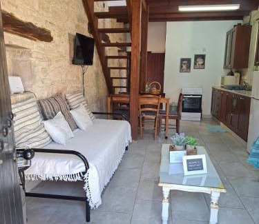 Anogyra House | Symela's Nest
