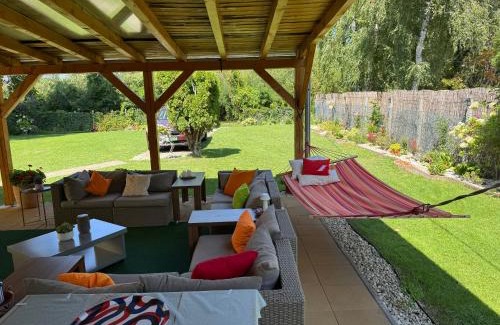 Balatonszarszo House | Szárszó Apartment with 3 rooms and PRIVATE BEACH, PRIVATE PARKING
