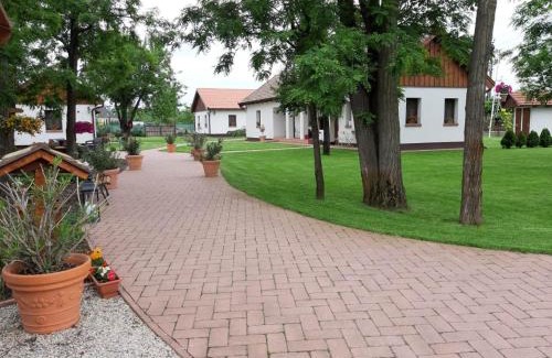 Ujfeherto House | Tóth Vendégház és Apartmanház Újfehértó