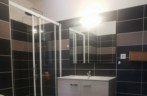 Onet-le-Chateau Apartment | T2 Accessibilité PMR 5mn du Centre Ville