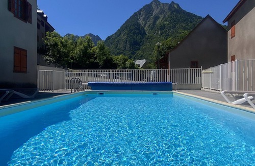 Cauterets Apartment | T2 + alcôve. Balcon. Parking couvert. Piscine été.