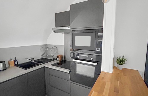 Bayeux Apartment | T2 Fitted kitchen, Private parking, sleeps 4