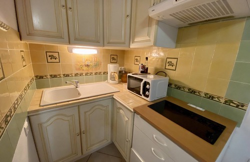 Saint-Pierre-la-Mer Villa | T2 Mezzanine Villa - Air Conditioning - Veranda - Parking - Pool - 6 People