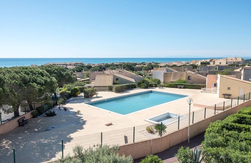 Saint-Pierre-la-Mer Villa | T2 Mezzanine Villa - Air Conditioning - Veranda - Parking - Pool - 6 People