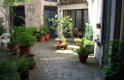 Saint-Denis Apartment | T2 on courtyard in the heart of the Oj 2024