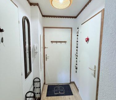 Villard-de-Lans Apartment | T3 façon Chalet, terrasse et garage privé, Villard-De-Lans