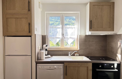Cauterets Apartment | T3 rénové avec balcon, vue montagne et Parking.