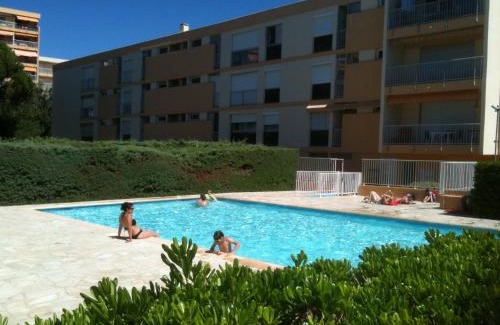 Le Lavandou Apartment | T3 TOUT À PIED ! 150 m MER LAVANDOU PISC PKG PRIV