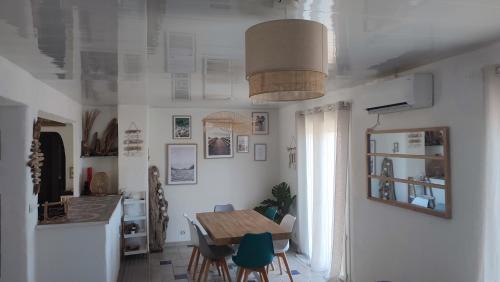 Cap d'Agde Apartment | T4 89m2, Cap d'Agde, Secteur Falaise, Vue mer, Clim, 8 pers, WIFI, 100 m plage