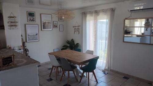 Cap d'Agde Apartment | T4 89m2, Cap d'Agde, Secteur Falaise, Vue mer, Clim, 8 pers, WIFI, 100 m plage