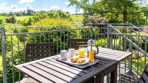 Fivelanes House | Ta Mill Cottages & Lodges - Meadowview Chalet 3