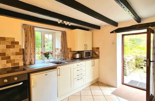Fivelanes Cottage | Ta Mill Pump Cottage in a Stunning Retreat