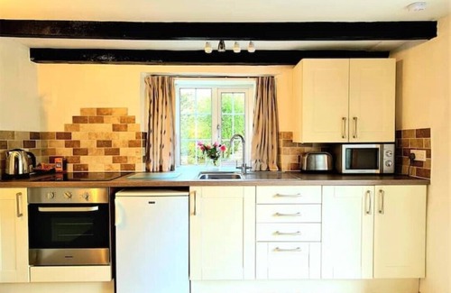 Fivelanes Cottage | Ta Mill Pump Cottage in a Stunning Retreat