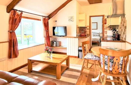 Fivelanes Cottage | Ta Mill Smithy Cottage in a Stunning Retreat
