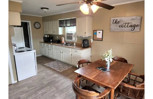 Patton Cottage | Tackett's Cottage by Lake and State Park