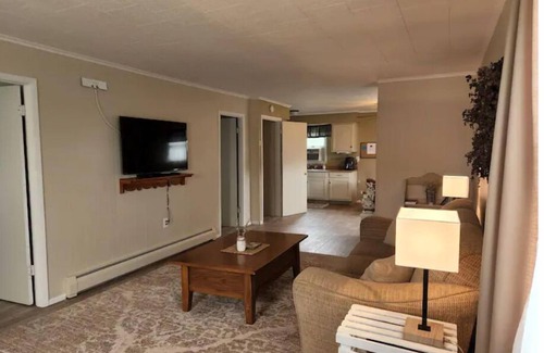 Patton Cottage | Tackett's Cottage by Lake and State Park