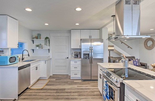 Tacoma House | Tacoma 'Dash Point Beach Cabin' w/Balcony!