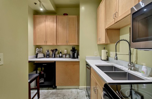 New Tacoma Condo | Tacoma's Theater District Charming Studio with Deck! Third floor condo.